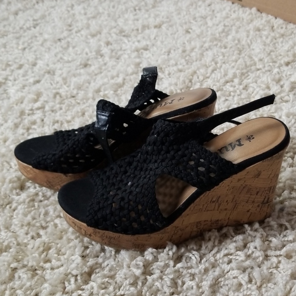 Wedge Sandals - Picture 2 of 6
